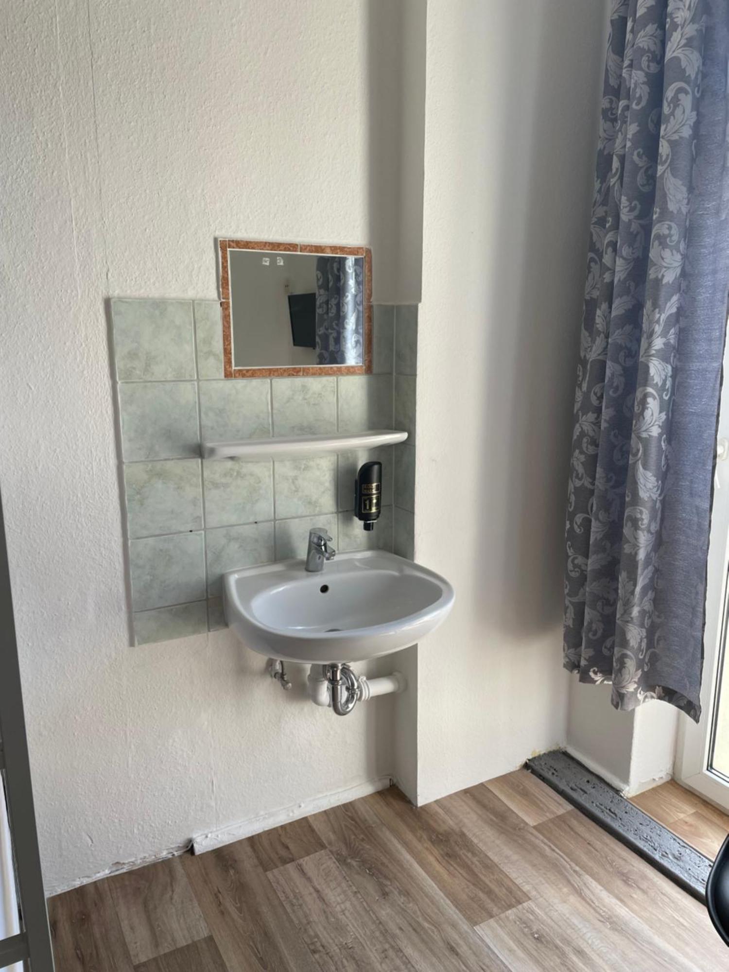 Hotel-Pension Adamshof Berlin Bagian luar foto