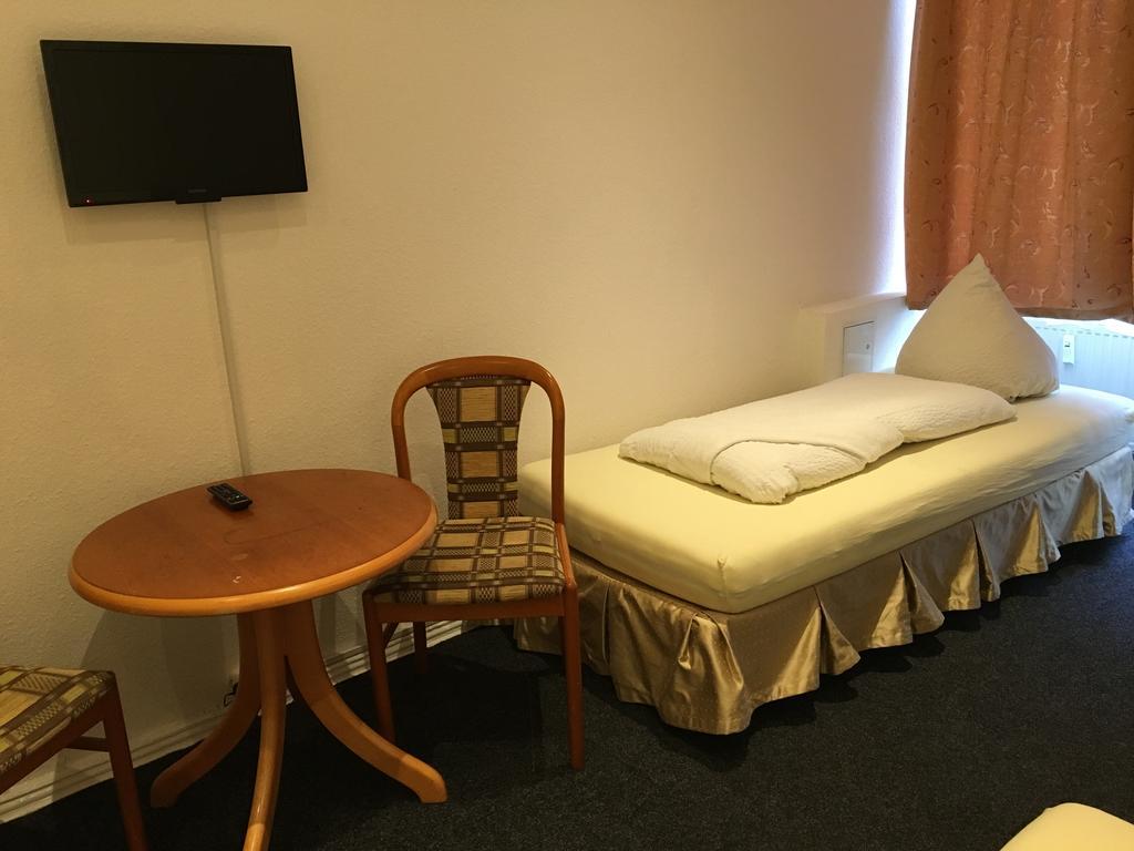 Hotel-Pension Adamshof Berlin Bagian luar foto