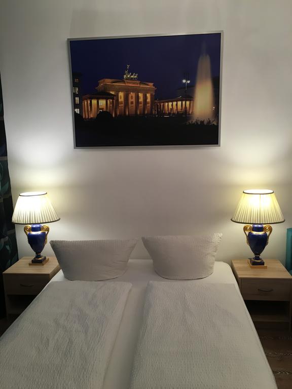 Hotel-Pension Adamshof Berlin Bagian luar foto