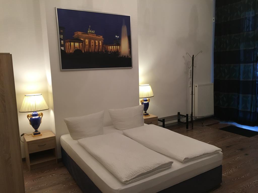 Hotel-Pension Adamshof Berlin Bagian luar foto