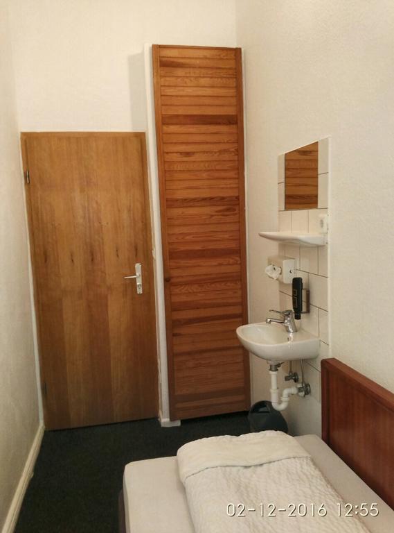 Hotel-Pension Adamshof Berlin Bagian luar foto